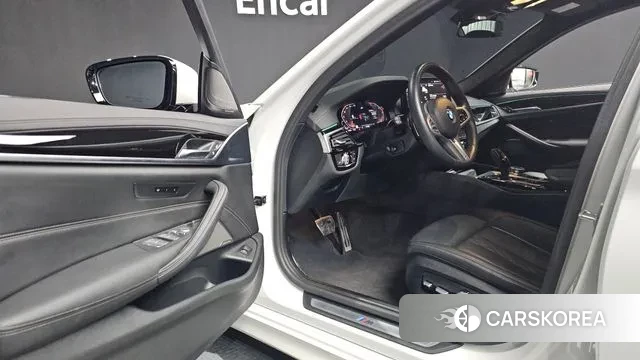 BMW 5 Series (G30) id 3639426 из Кореи 20