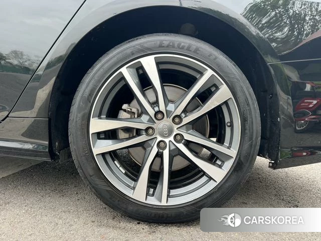 Audi A6L id 4399674 из Китая 32