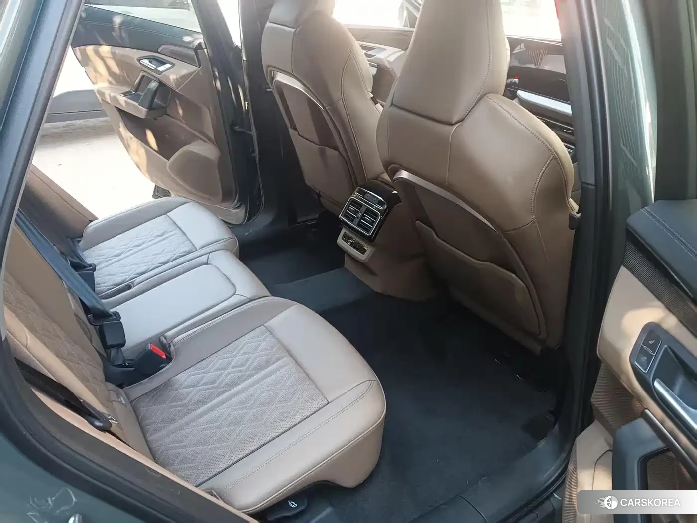 Audi Q5L id 4576390 из Китая 11
