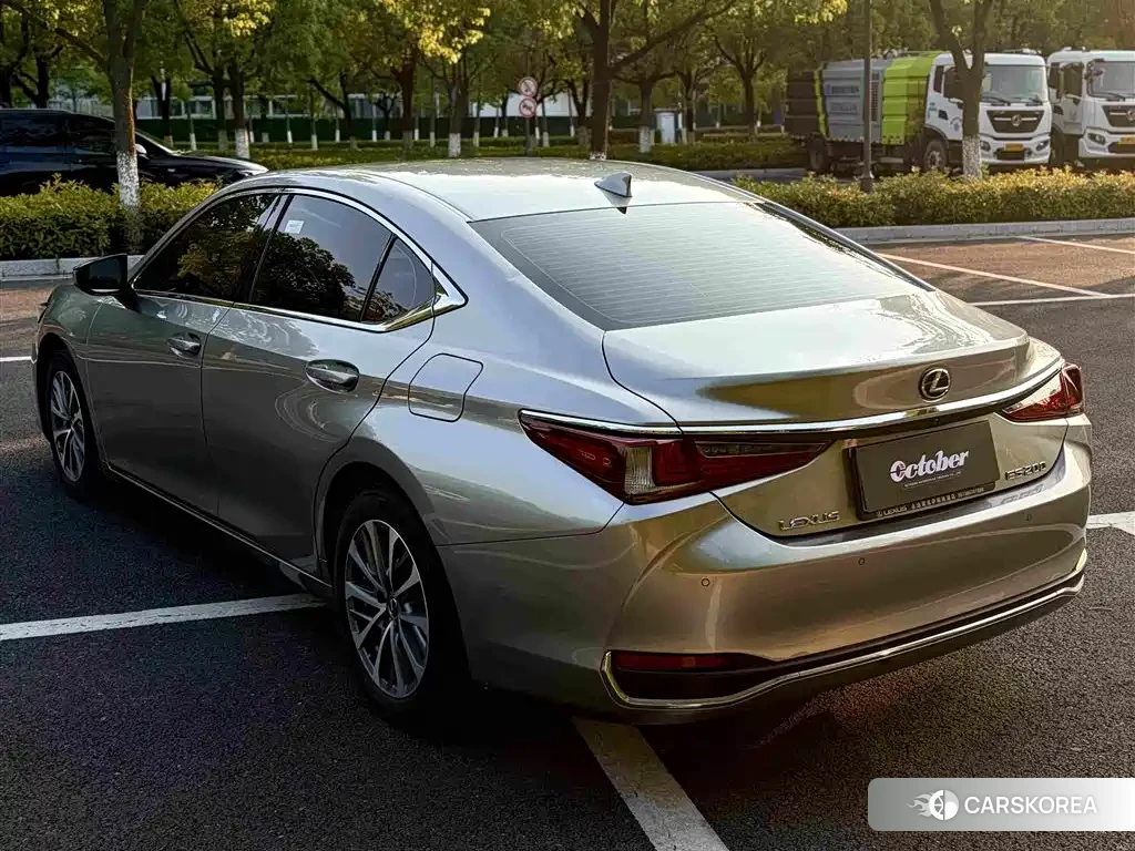 Lexus ES id 4546029 из Китая 19
