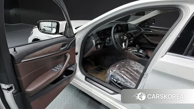 BMW 5 Series (G30) id 3095252 из Кореи 20