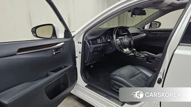 Lexus New ES300h id 3574211 из Кореи 20