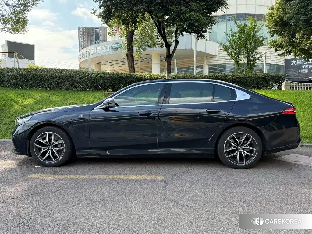 BMW i5 id 4679941 из Китая 14
