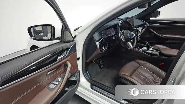 BMW 5 Series (G30) id 3322826 из Кореи 20