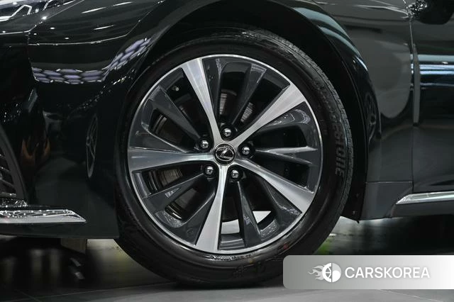 Lexus LS id 4273976 из Китая 20