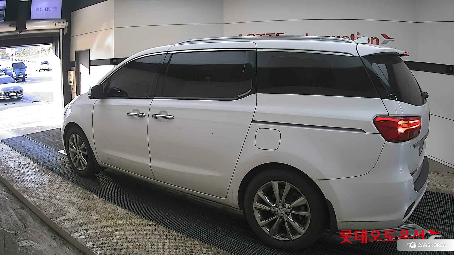 Kia Carnival id 3888409 из Кореи 37