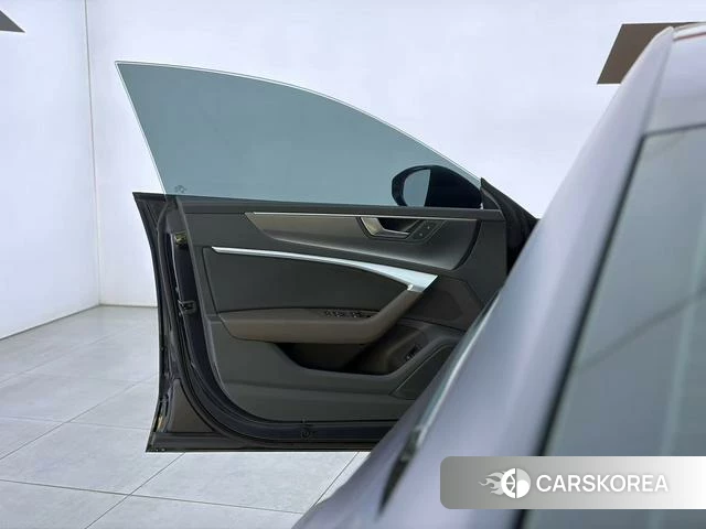 Audi A7L id 4333852 из Китая 34