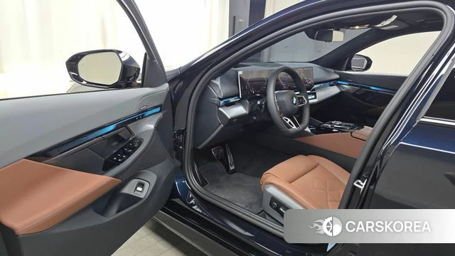 BMW 5 Series (G60) id 4570970 из Кореи 33
