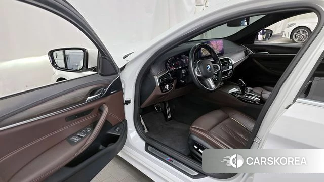 BMW 5 Series (G30) id 3860651 из Кореи 20