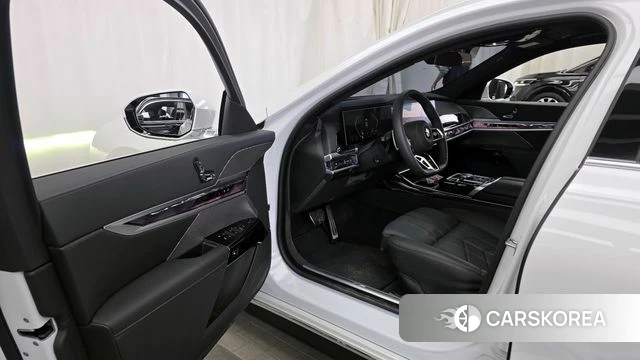 BMW 7 Series (G70) id 3921615 из Кореи 20