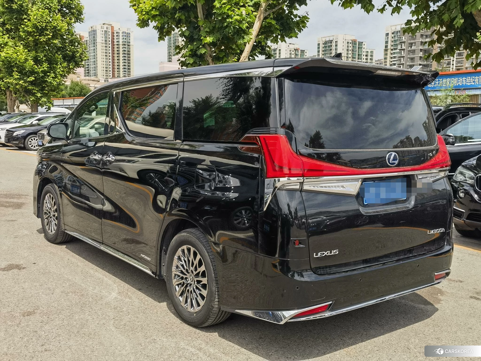 Lexus LM id 4510447 из Китая 19