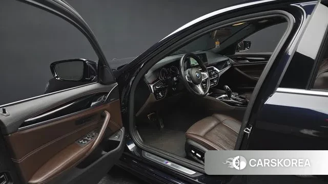 BMW 5 Series (G30) id 3728612 из Кореи 20