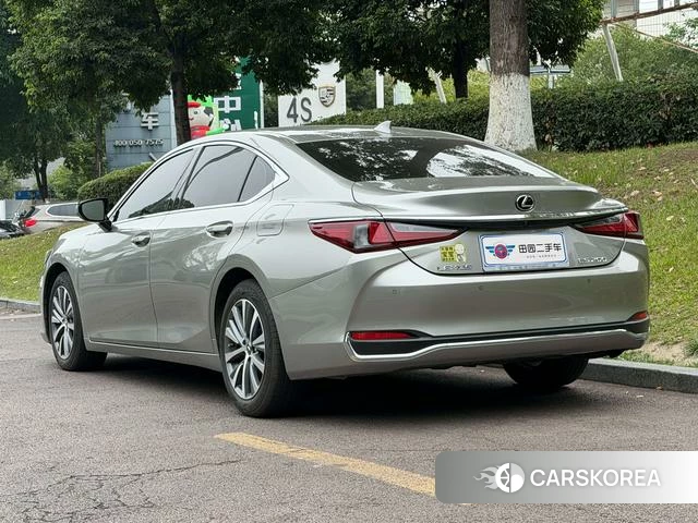 Lexus ES id 4394177 из Китая 13
