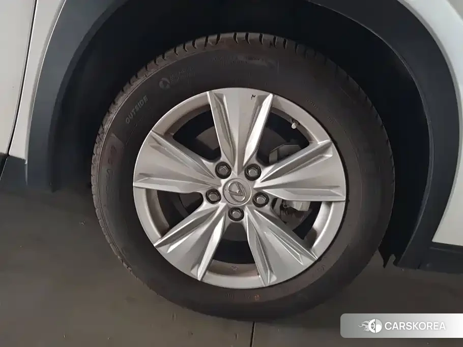 Lexus UX id 4664424 из Китая 16