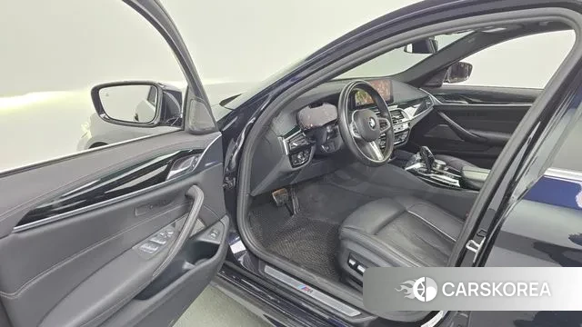 BMW 5 Series (G30) id 3764918 из Кореи 20