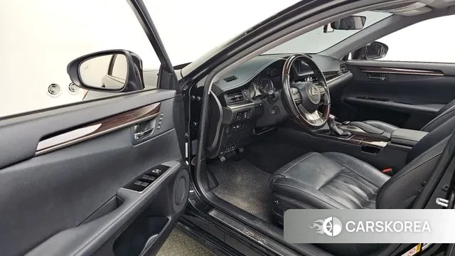 Lexus New ES300h id 3368922 из Кореи 20