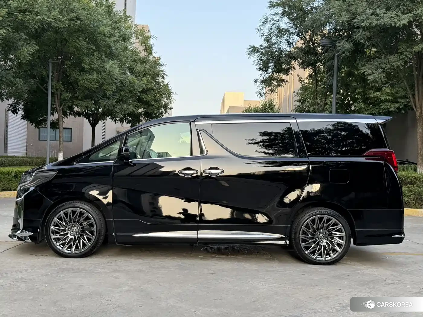 Toyota Elfa id 4628295 из Китая 24