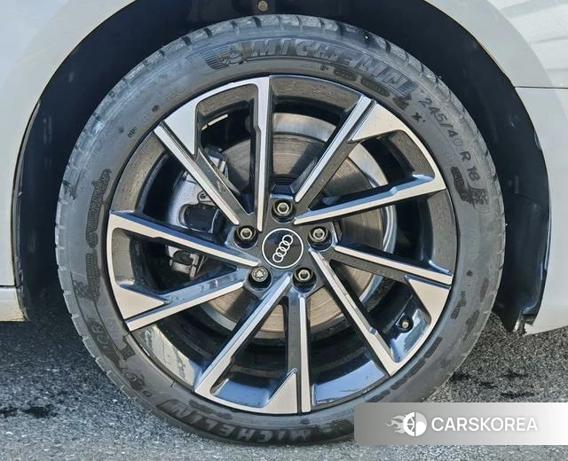 Audi A4L id 4277814 из Китая 16