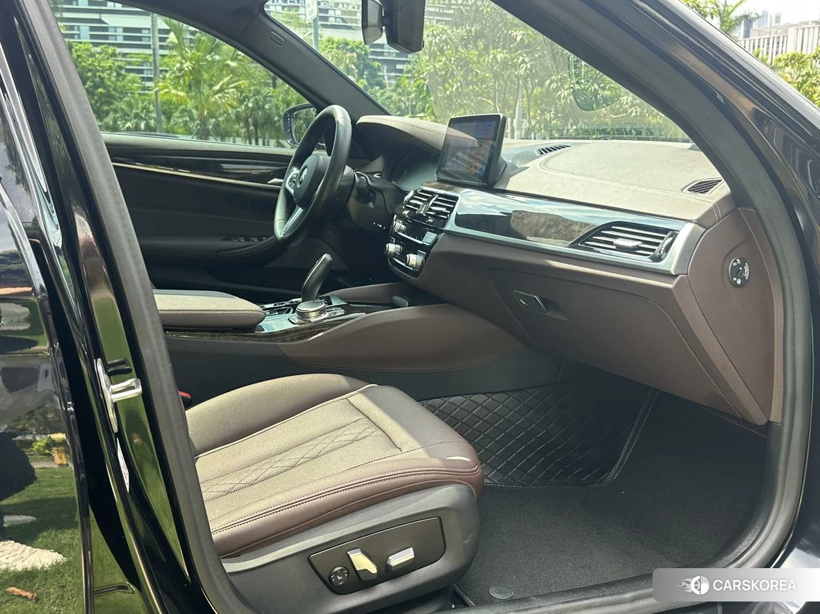 BMW 5 series PHEV id 4441057 из Китая 13