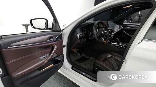 BMW 5 Series (G30) id 3433988 из Кореи 20