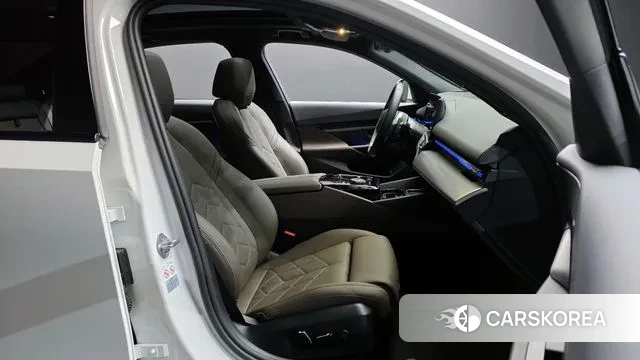 BMW 5 Series (G60) id 3614563 из Кореи 20