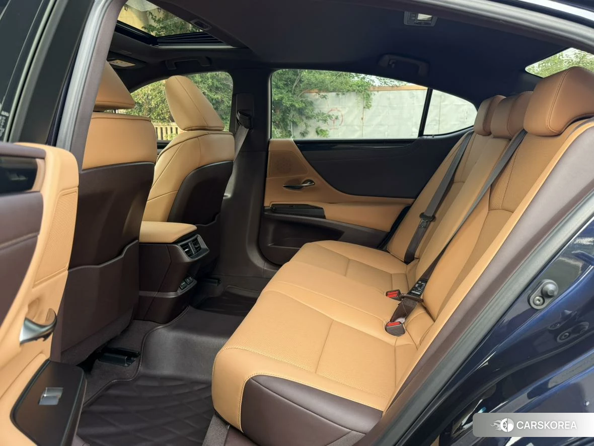 Lexus ES id 4512403 из Китая 20