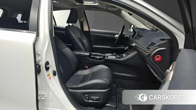 Lexus CT200h id 3937305 из Кореи 20