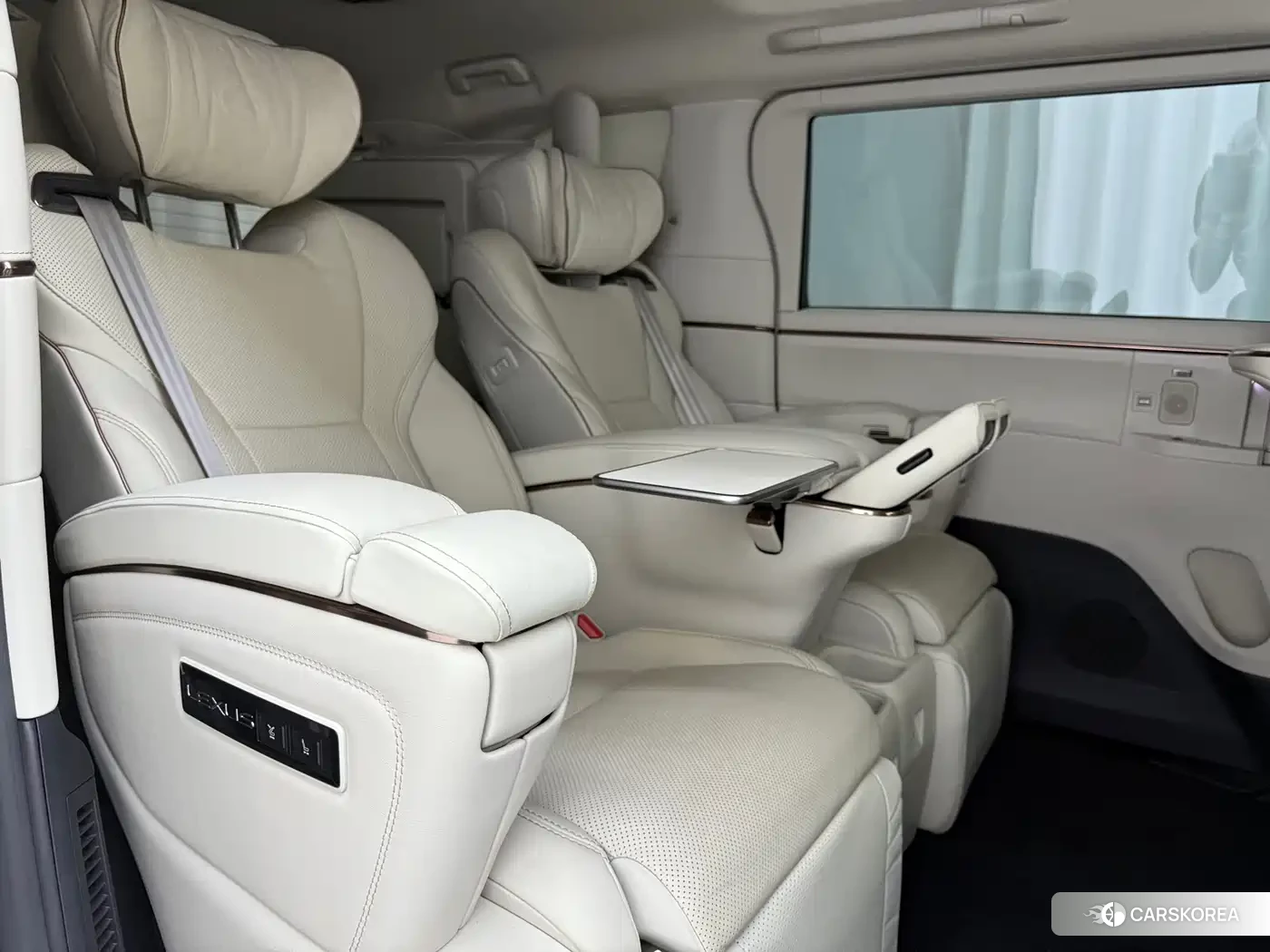 Lexus LM id 4601041 из Китая 16