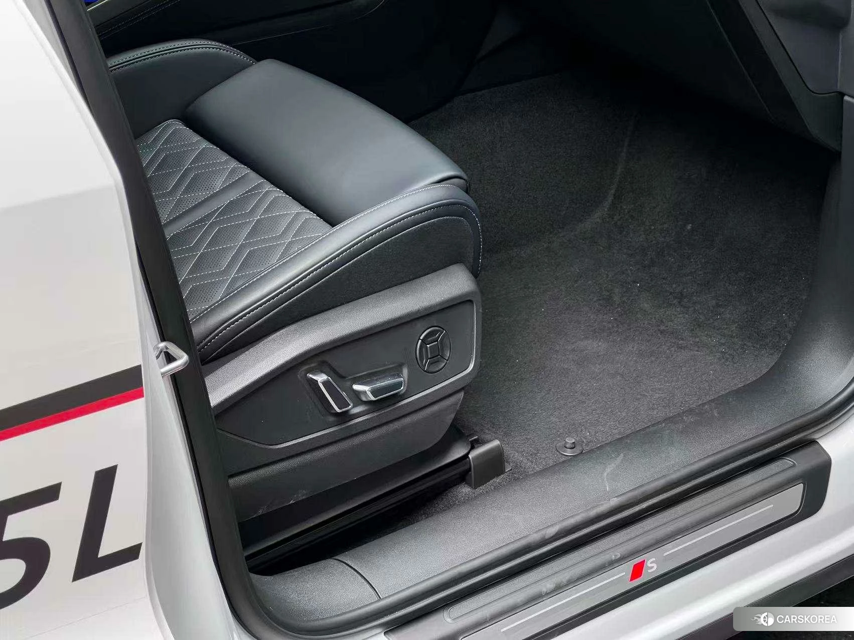 Audi Q5L id 4487443 из Китая 31