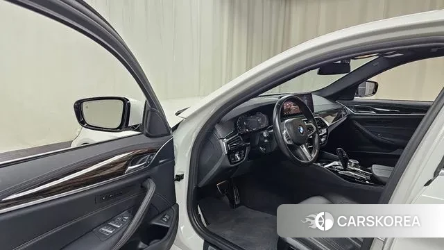 BMW 5 Series (G30) id 3478950 из Кореи 20