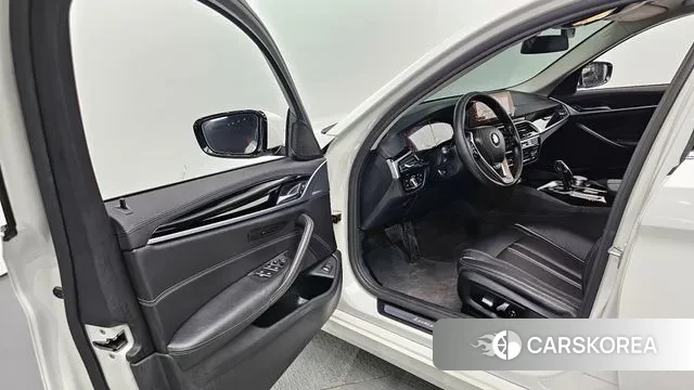 BMW 5 Series (G30) id 3182695 из Кореи 20