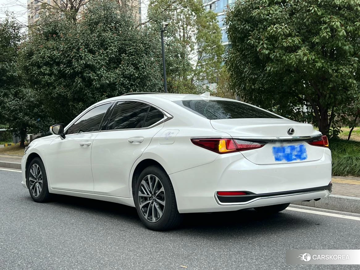 Lexus ES id 4515044 из Китая 15