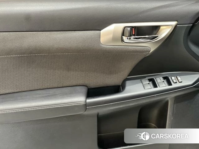 Lexus CT id 4236590 из Китая 18