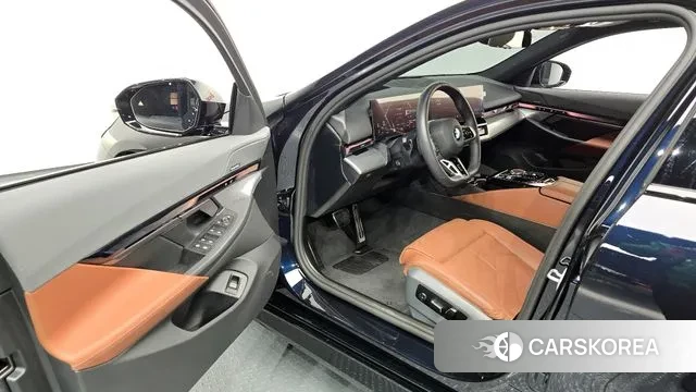 BMW 5 Series (G60) id 3426139 из Кореи 20