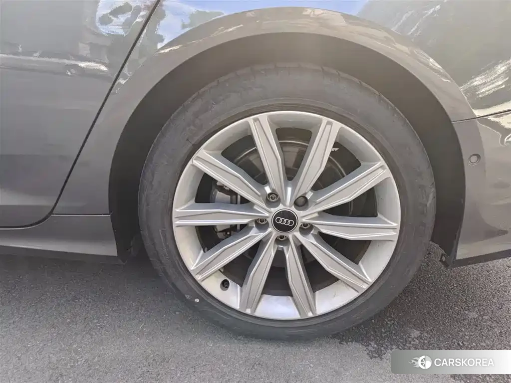 Audi A6L id 4576555 из Китая 21