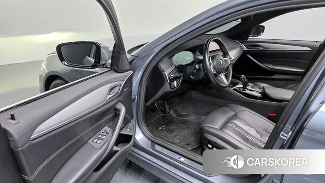 BMW 5 Series (G30) id 4188215 из Кореи 32