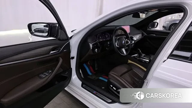 BMW 5 Series (G30) id 3702977 из Кореи 20