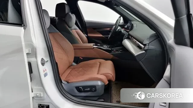 BMW 5 Series (G60) id 2857683 из Кореи 20