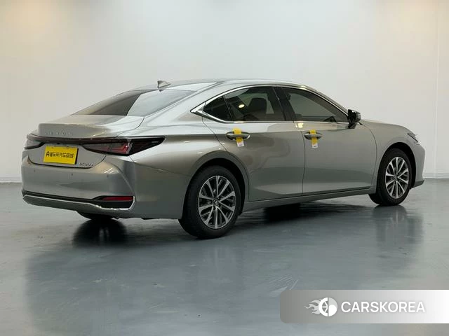 Lexus ES id 4259796 из Китая 20