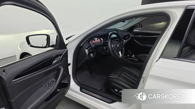 BMW 5 Series (G30) id 3873952 из Кореи 20