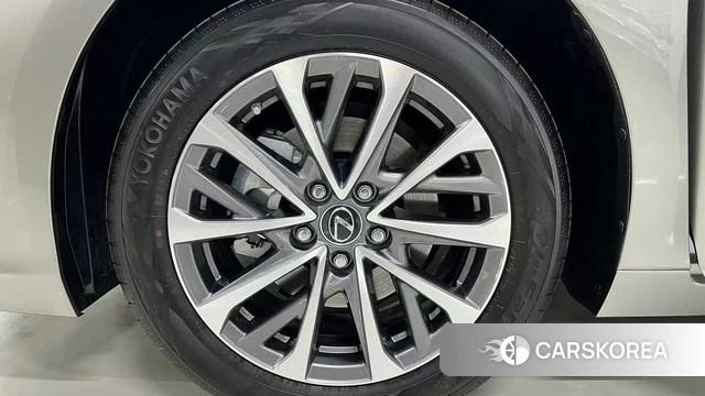 Lexus ES id 4301643 из Китая 16