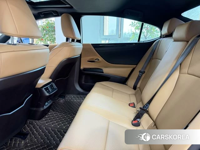 Lexus ES id 4274418 из Китая 21