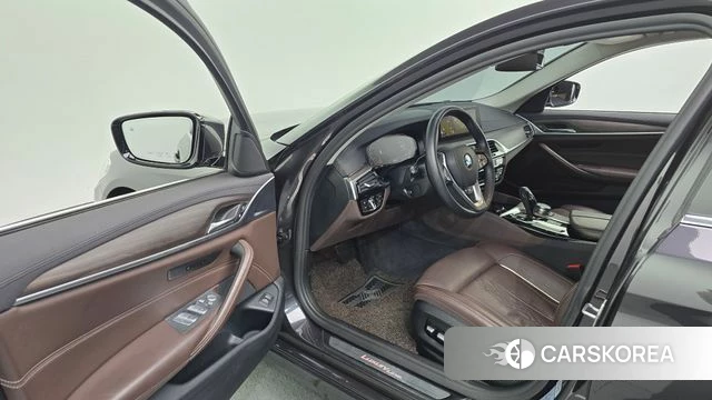BMW 5 Series (G30) id 4542937 из Кореи 34