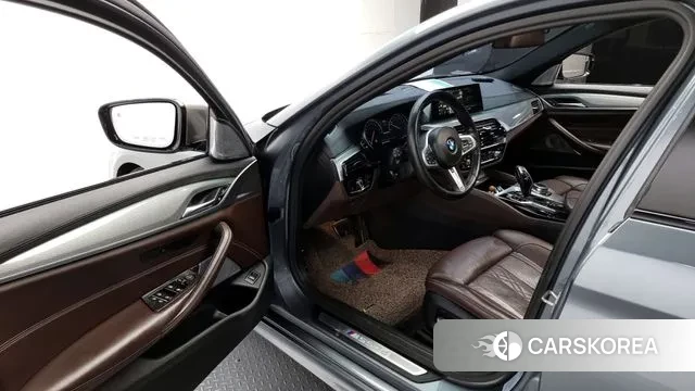 BMW 5 Series (G30) id 3362911 из Кореи 20