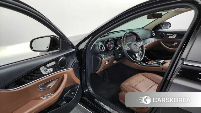 Mercedes-Benz E-Class W213 id 4698946 из Кореи 36