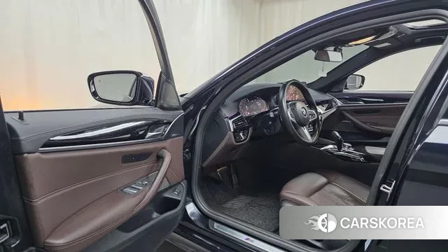 BMW 5 Series (G30) id 3394869 из Кореи 20