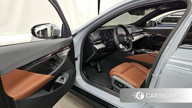 BMW 5 Series (G60) id 4229937 из Кореи 34