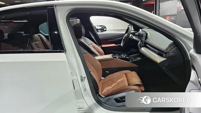 BMW 5 Series (G60) id 3446981 из Кореи 20