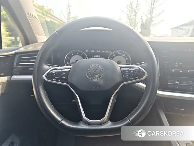 Volkswagen Touareg id 4259854 из Китая 18
