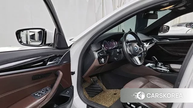 BMW 5 Series (G30) id 3627188 из Кореи 20